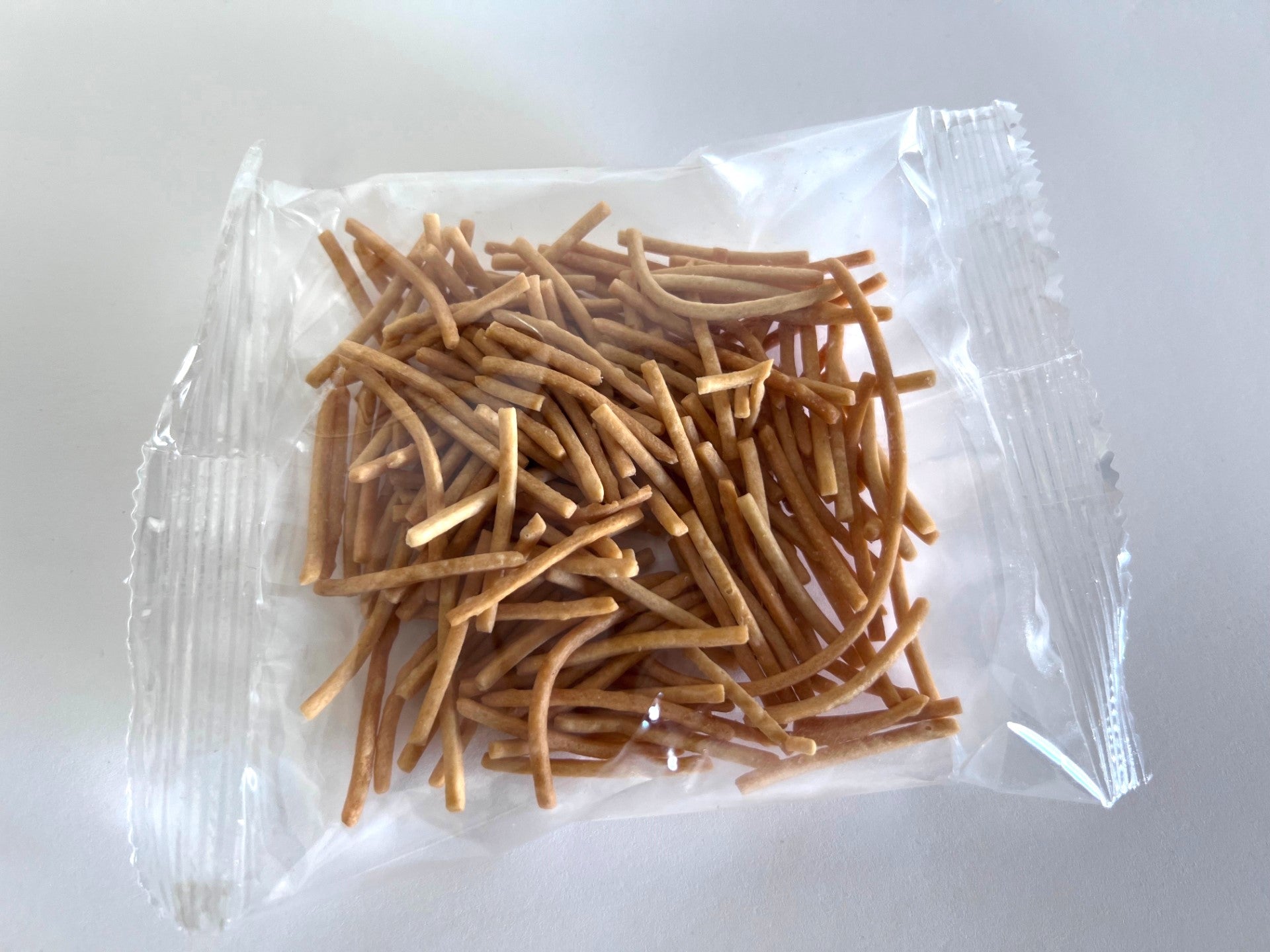 Green Dragon Whole Grain Crispy Chow Mein Noodles Individually Wrapped 0.8 Ounce Size - 140 Per Case.