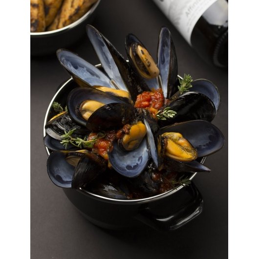Frozen Seafood Commodity Mussels Whole Shell Cooked 1 Pound Each - 10 Per Case.