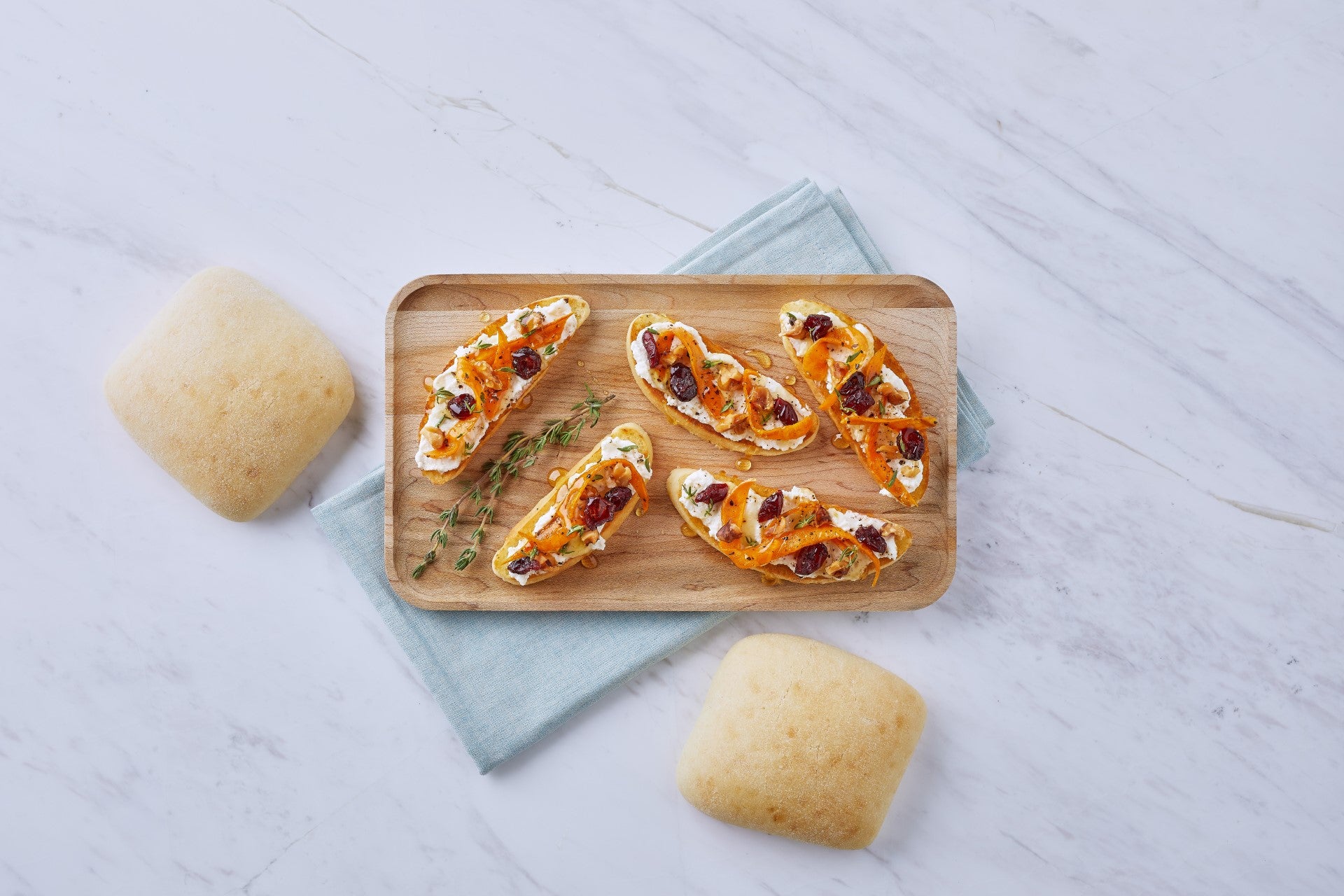 Sister Schubert's Yeast Dinner Rolls 180 Count Packs - 1 Per Case.