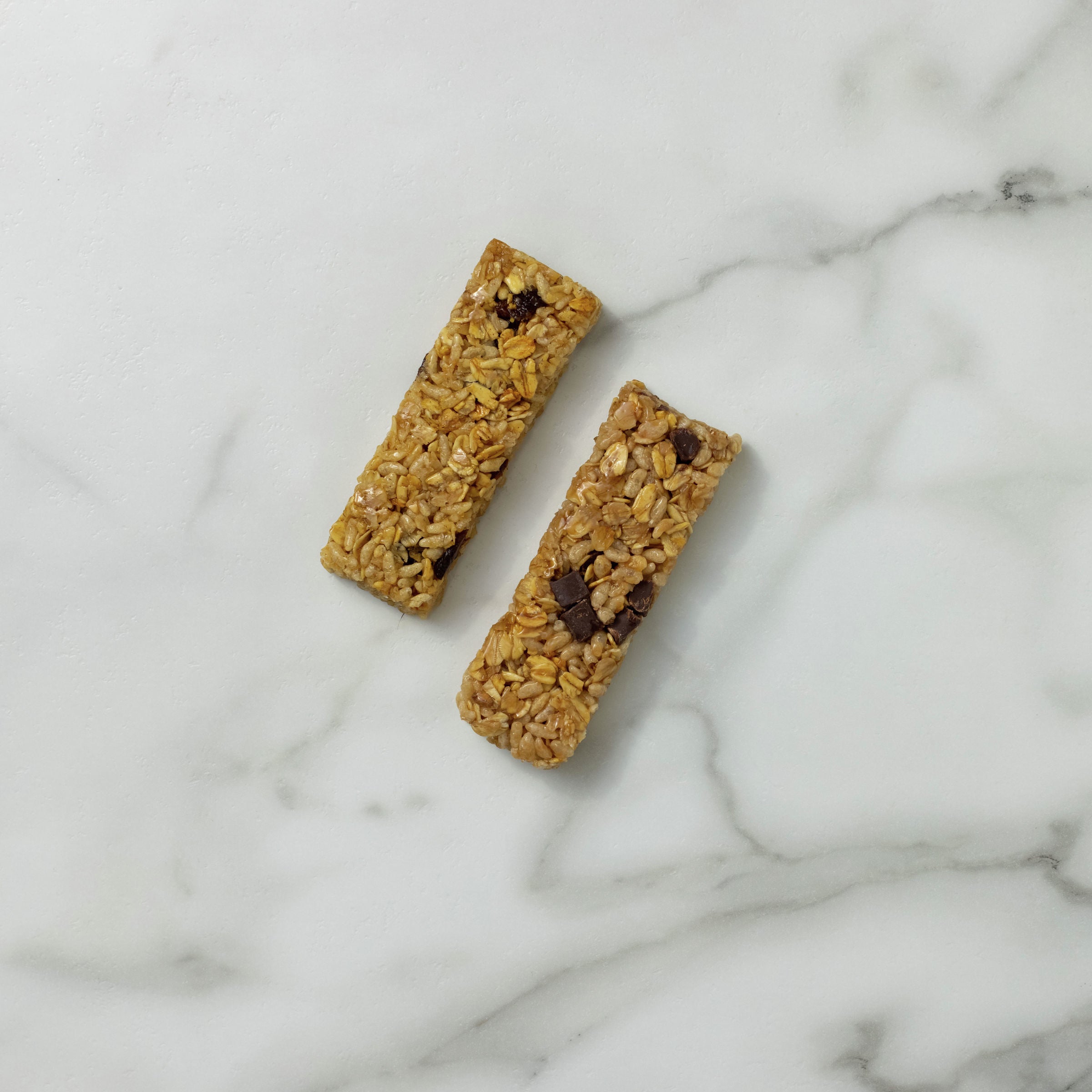 Nature Valley™ Chewy Granola Bars Varietypack Chocolate Chunk And Oatmeal Raisin 0.89 Ounce Size - 120 Per Case.