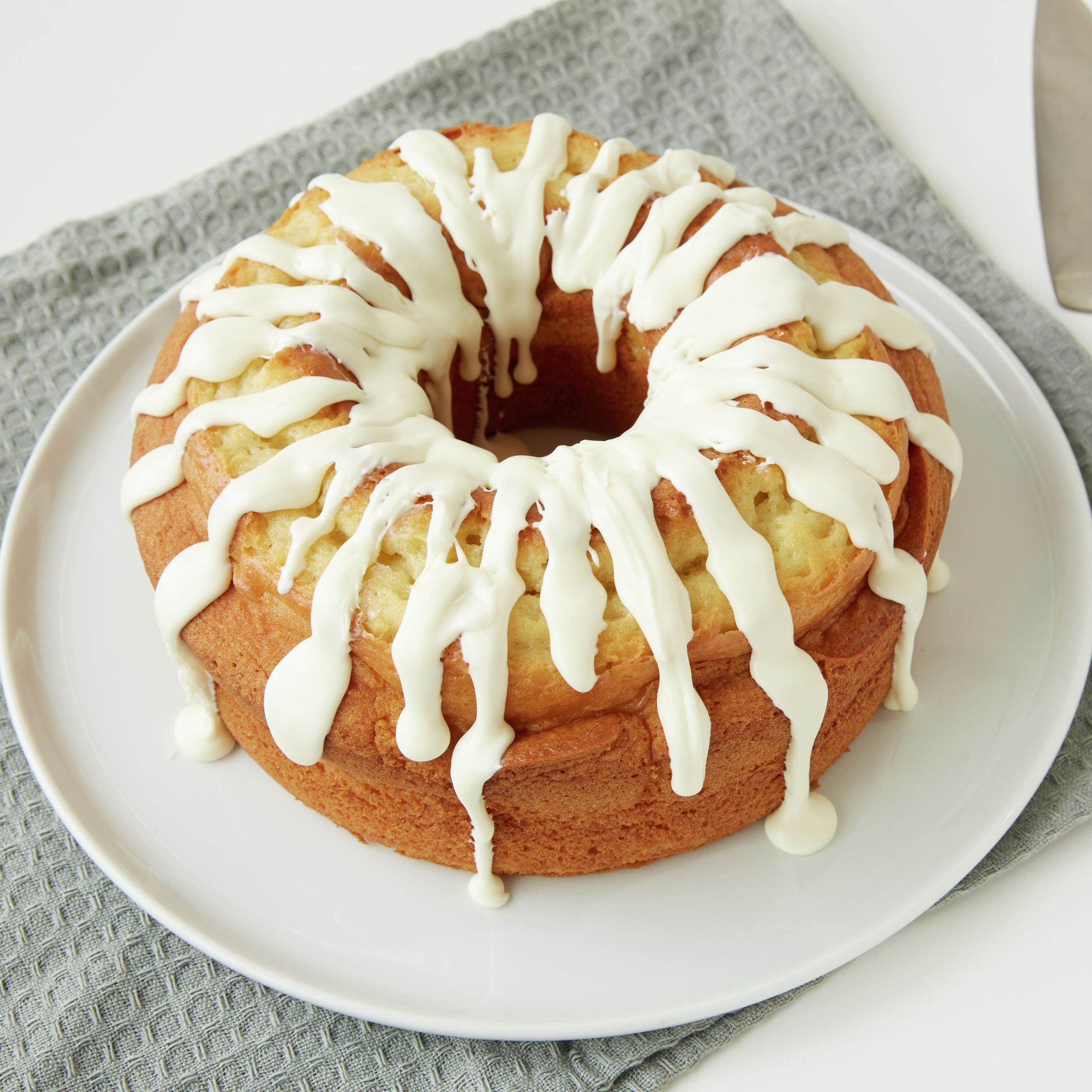 Pillsbury Bakery Creme Cake Base Mix, 50 Pound- 1 per case