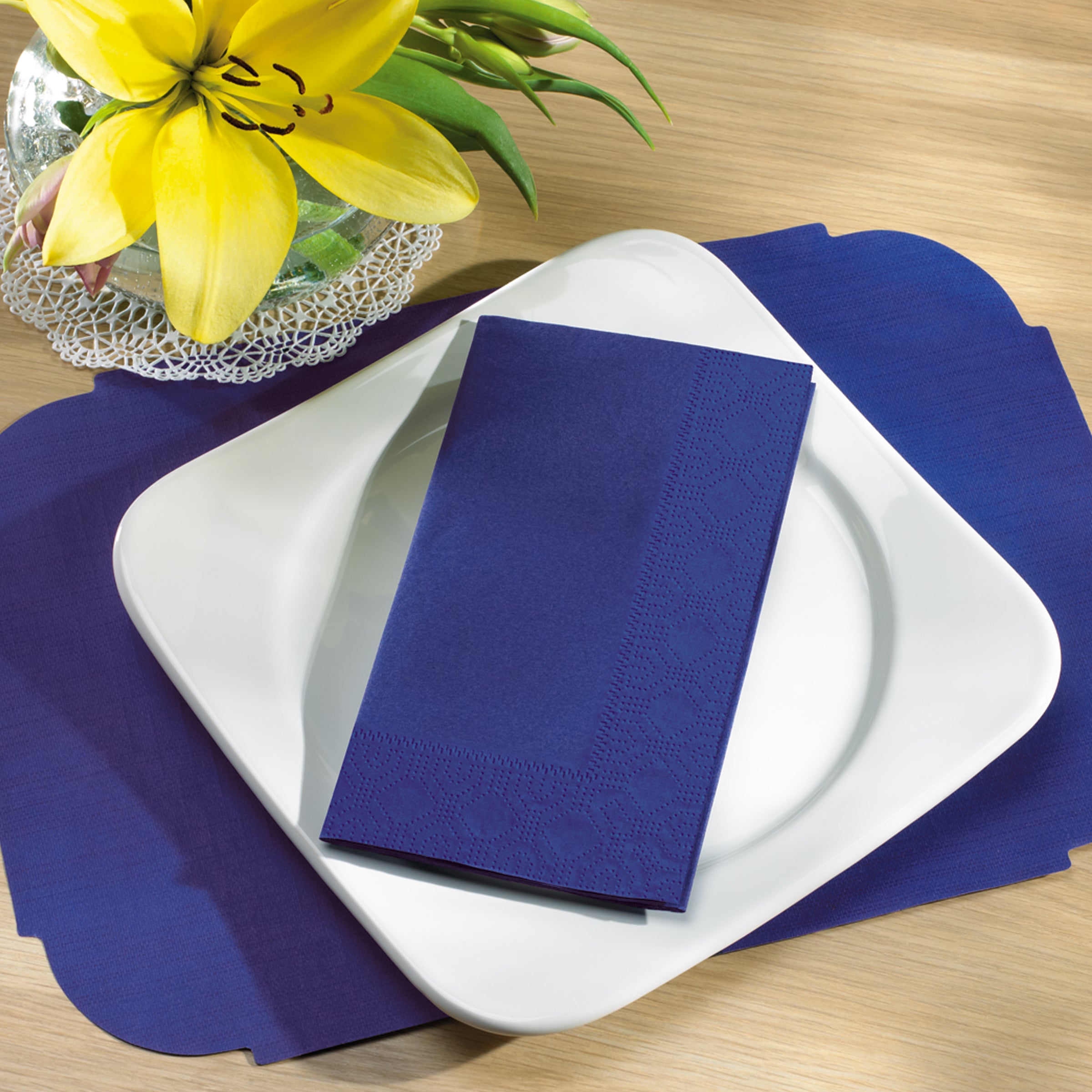 Napkin Dinner Navy Ply Fold Paper 125 Each - 8 Per Case.