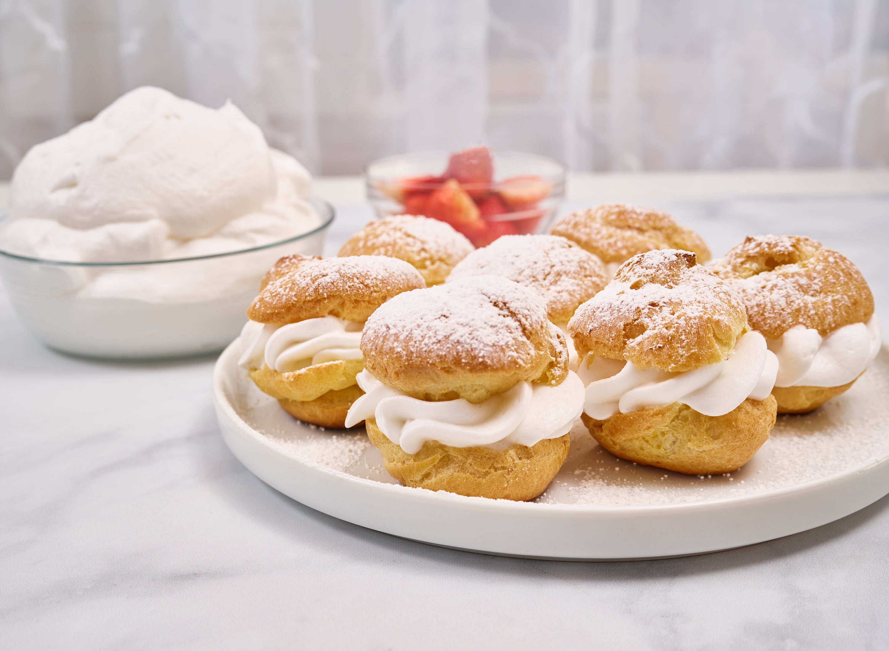 Chef's Finest Whipped Topping 16 Ounce Size - 12 Per Case.