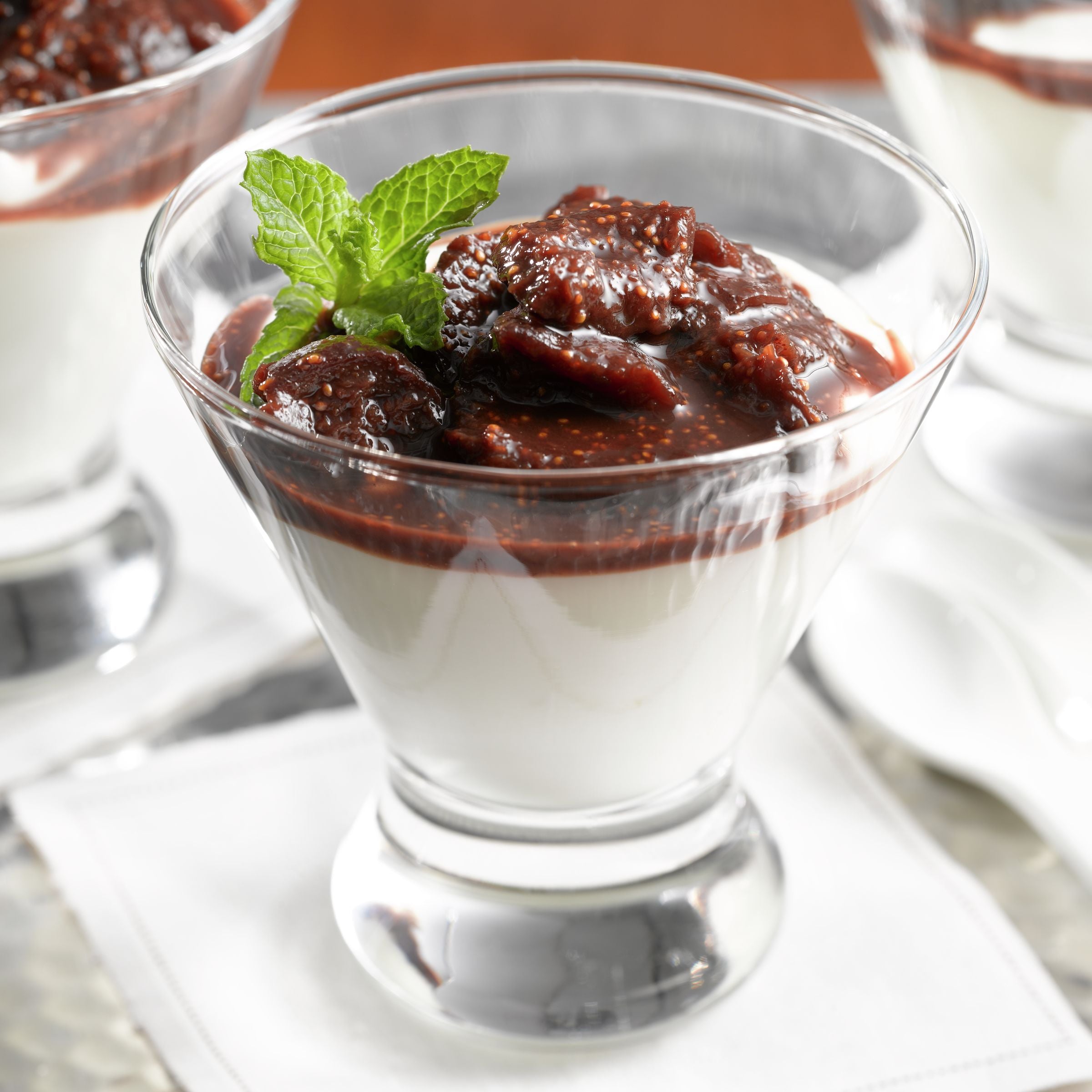 Yoplait® Greek Yogurt Single Serve Cup Vanilla 5.3 Ounce Size - 12 Per Case.