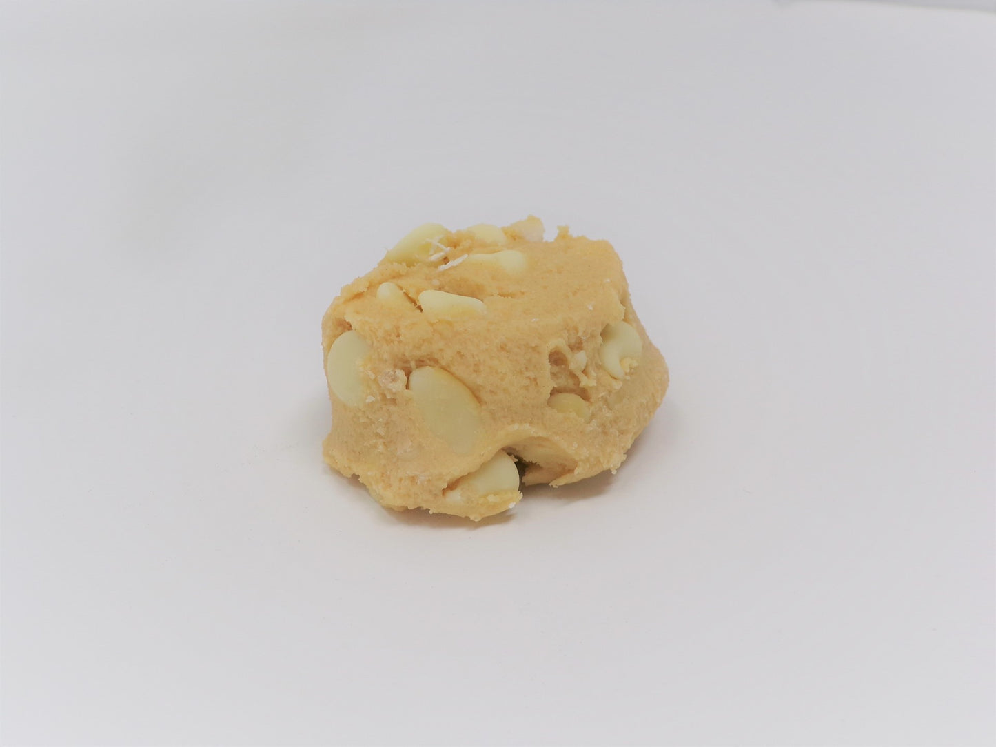 Aphrodite Divine Confections Macadamia Nut White Chocolate Cookie 2 Ounce Size - 84 Per Case.