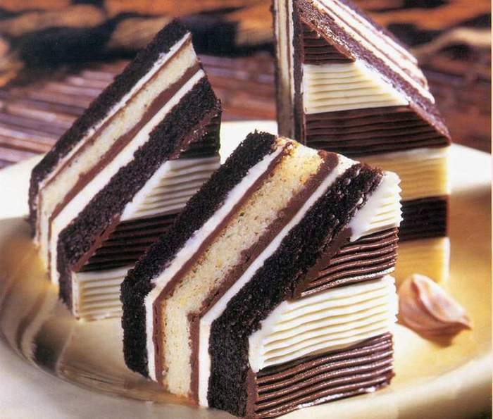 The Original Cakerie Layer (2"x6") Triple Chocolate Tiger Cake Uncut 175 Ounce Size - 2 Per Case.