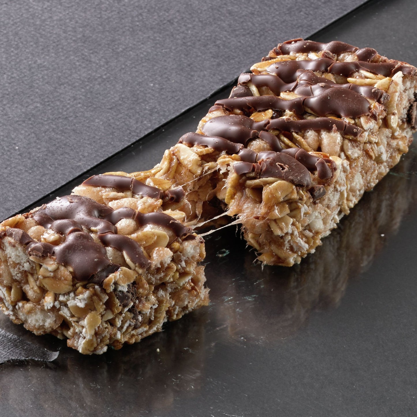 Fiber One™ Chewy Snack Bars Oats & Chocolate 22.6 Ounce Size - 8 Per Case.