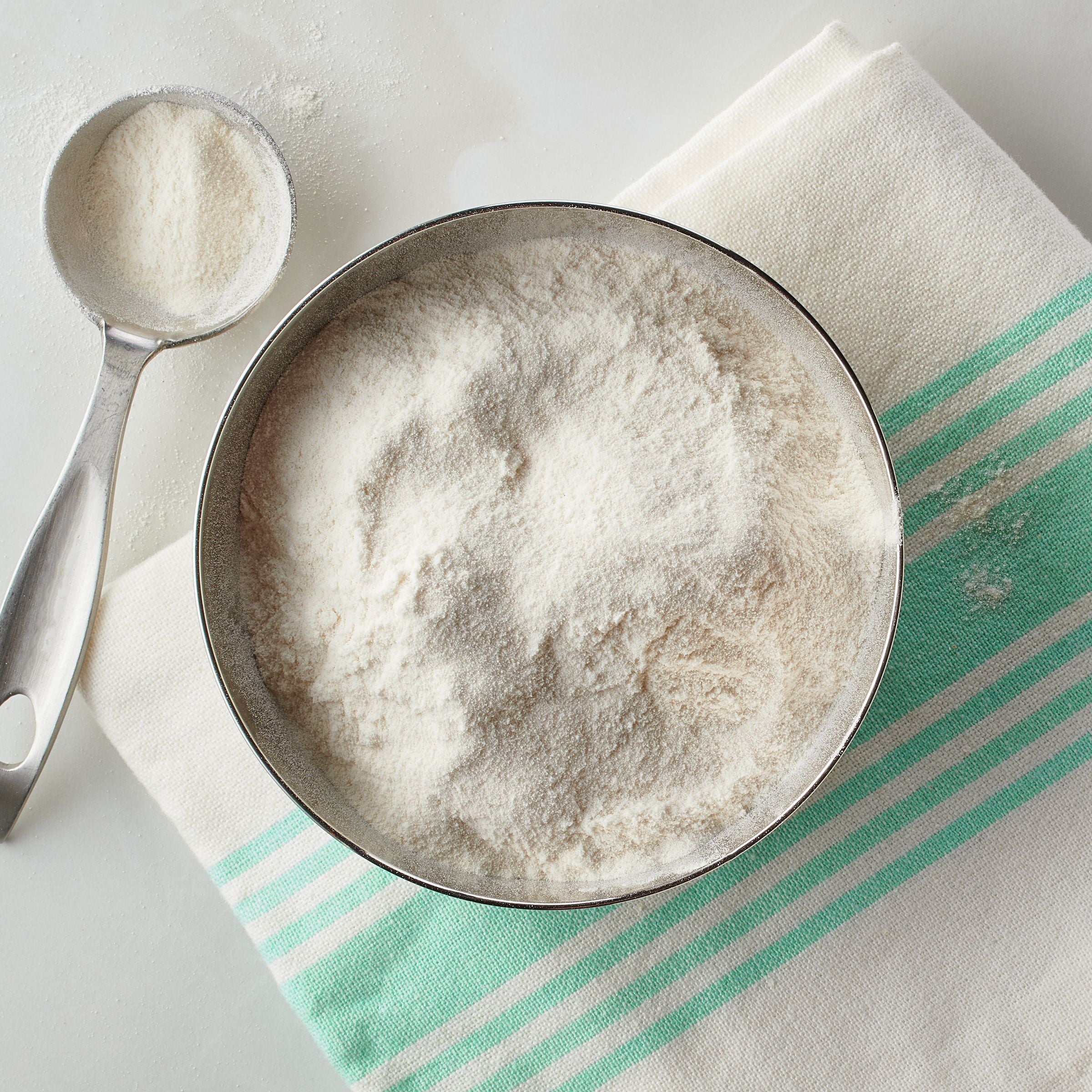 Gold Medal™ Wondra™ Flour All Purpose Quick Mixing Enriched Bleached 13.5 Ounce Size - 6 Per Case.