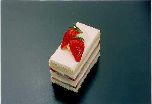 The Original Cakerie Layer (2"x6") Strawberry Shortcake Cut 185 Ounce Size - 2 Per Case.