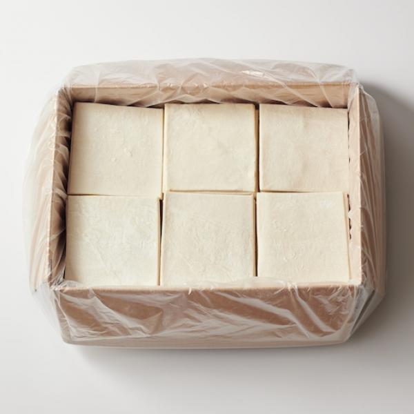 Pillsbury Best™ Frozen Puff Pastry Dough Squares 5"x5" 15 Pound Each - 1 Per Case.