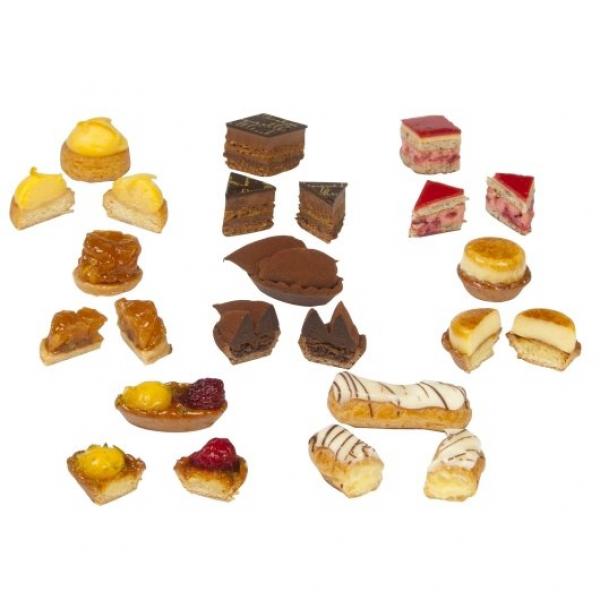 Cake Petit Fours Grand Cru Frozen 0.85 Kg - 2 Per Case.