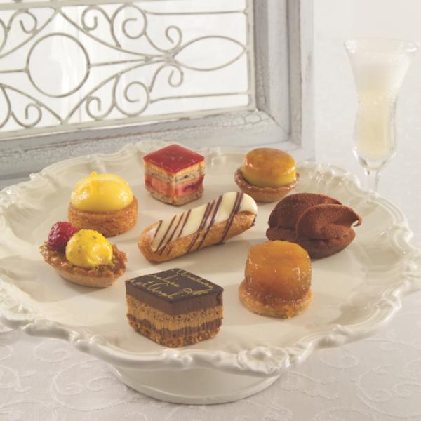 Cake Petit Fours Grand Cru Frozen 0.85 Kg - 2 Per Case.