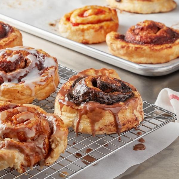 Pillsbury™ Best™ Place & Bake™ Twirldough Caramel 31.25 Pound Each - 1 Per Case.